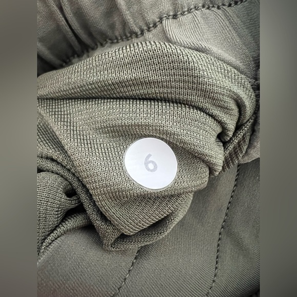 Lululemon Hotty Hot Short Savasana Camo Fatigue Green, Size 6 - Picture 12 of 12